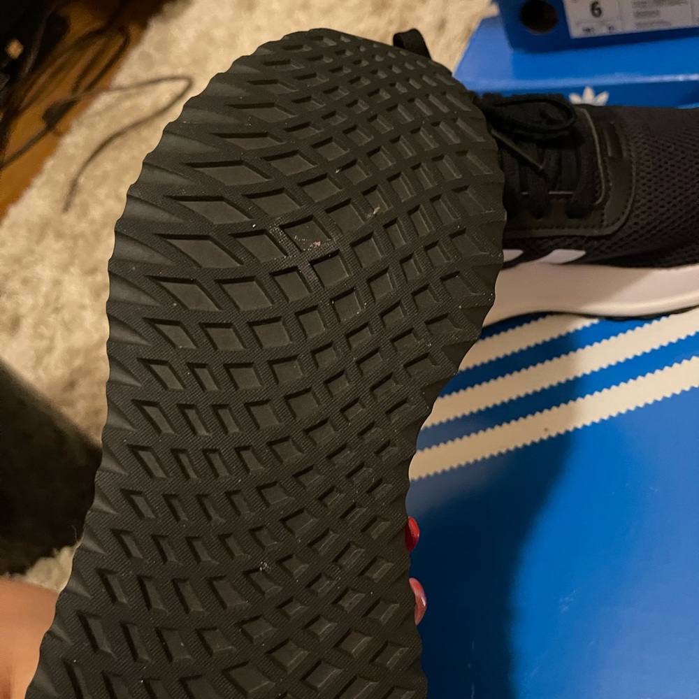 Adidas - Picture 2 of 6